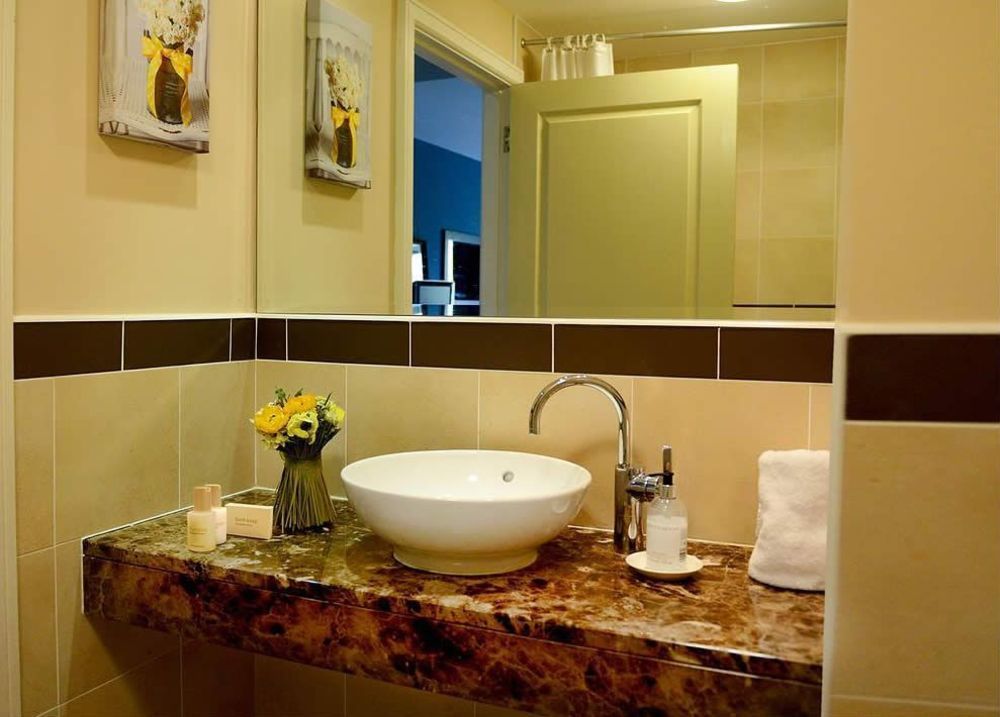Burren Atlantic Hotel & Holiday Cottages Ballyvaughan Extérieur photo